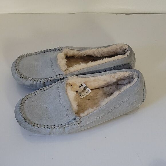 UGG Gray Slippers    - Picture 1 of 9